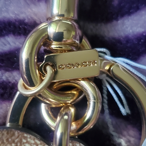 Coach -  Signature Heart Key Ring - Picture 4 of 7